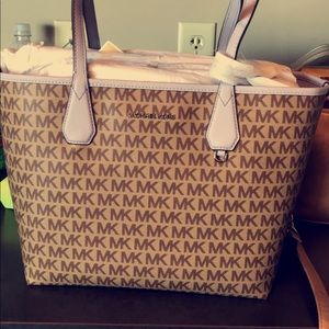 Michael Kors purse for sale! NWT!